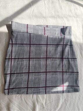 Fashion Nova Black, White & Burgundy Plaid Mini Skirt